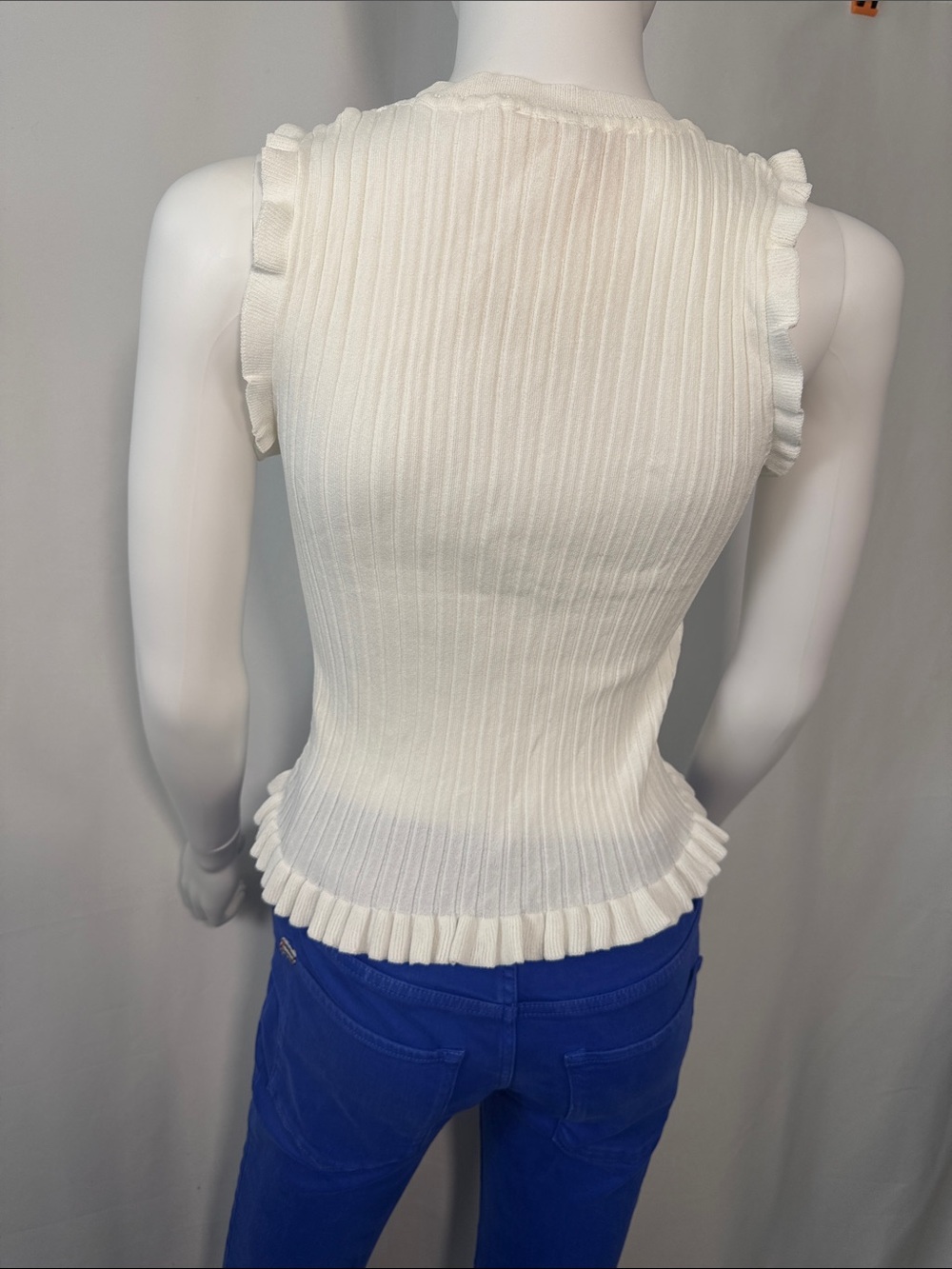 NWT Hem & Thread Ivory Ribbed Ruffle Knit Tank Top Medium - Picture 8 of 10